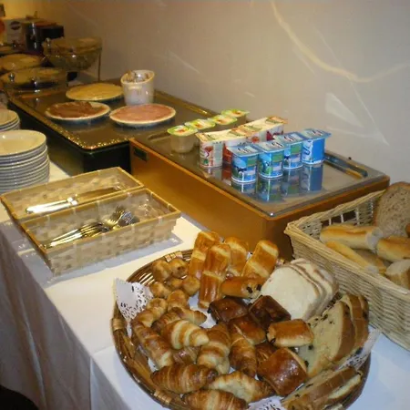 호텔 Logis Des Canotiers 3*